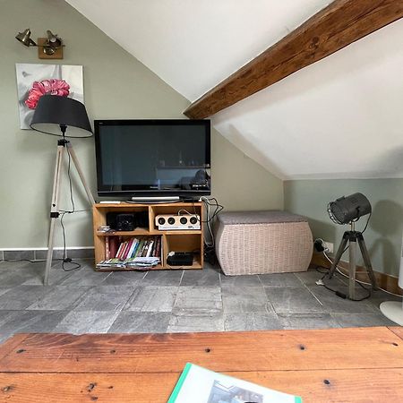 Les Combles De L Aure Grand Studio Cosy Confortable Classe 3 Etoiles Centre Bayeux 2 Mn A Pied Cathedrale Proche Plages Du Debarquement Exterior photo