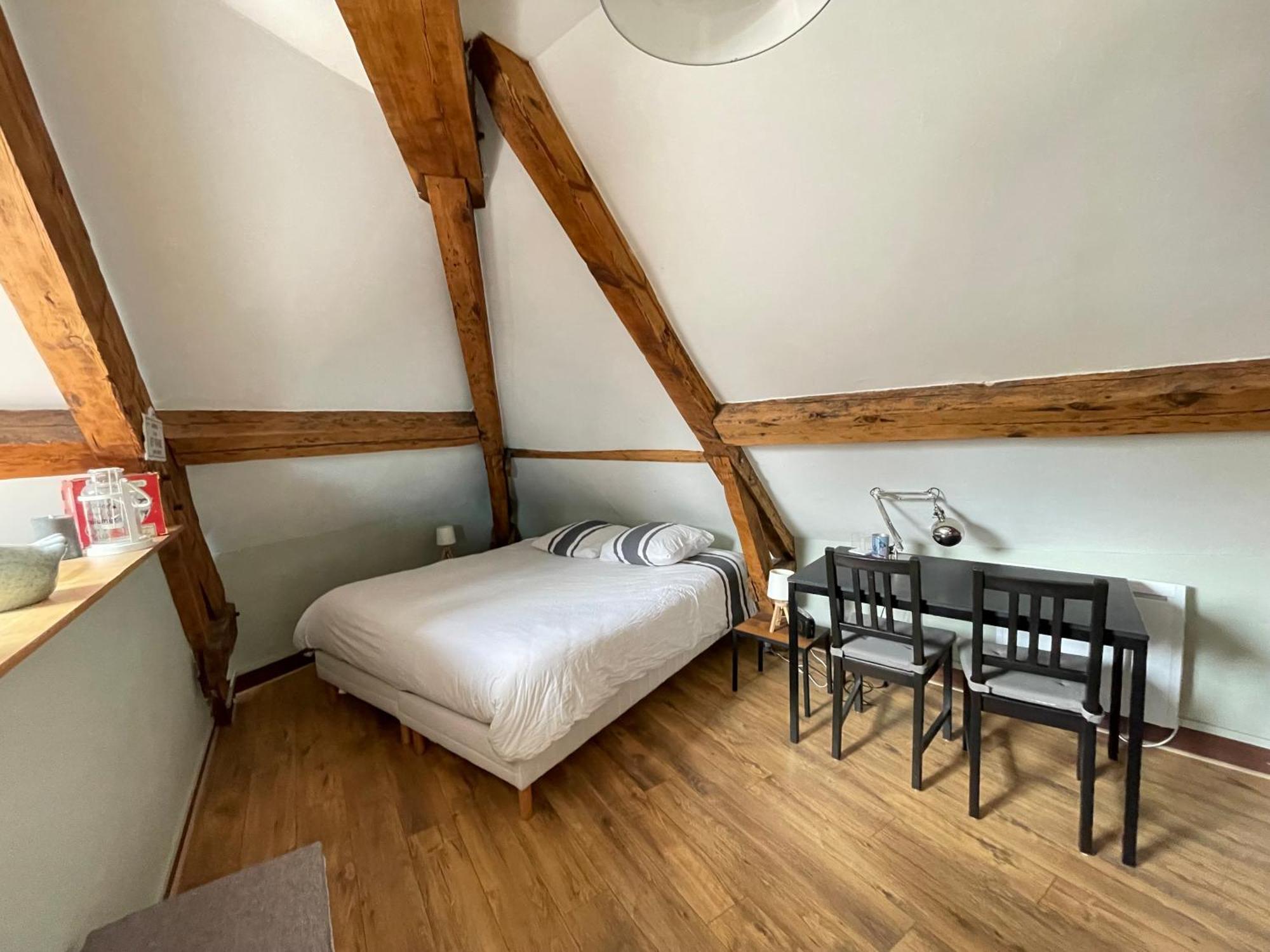 Les Combles De L Aure Grand Studio Cosy Confortable Classe 3 Etoiles Centre Bayeux 2 Mn A Pied Cathedrale Proche Plages Du Debarquement Exterior photo
