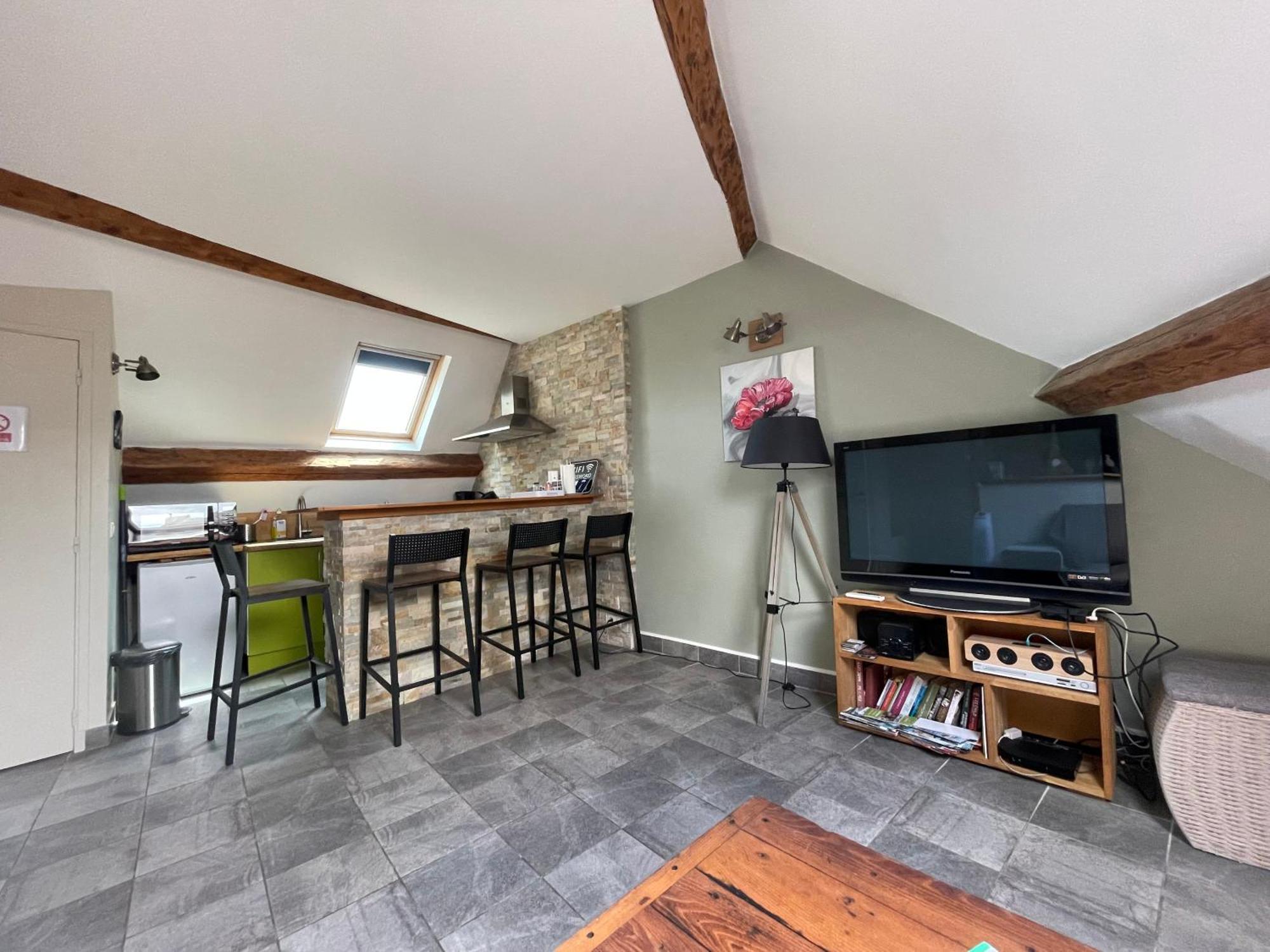 Les Combles De L Aure Grand Studio Cosy Confortable Classe 3 Etoiles Centre Bayeux 2 Mn A Pied Cathedrale Proche Plages Du Debarquement Exterior photo