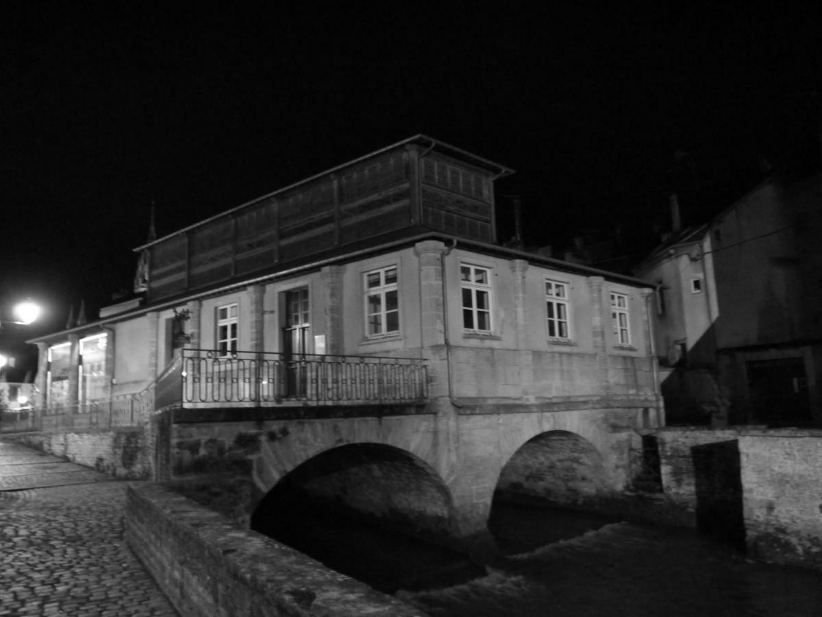 Les Combles De L Aure Grand Studio Cosy Confortable Classe 3 Etoiles Centre Bayeux 2 Mn A Pied Cathedrale Proche Plages Du Debarquement Exterior photo